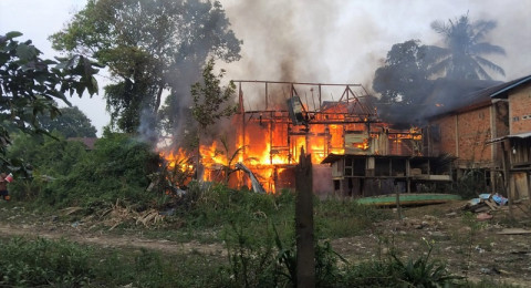 Kebakaran Hebat Landa Pemukiman Pelayangan, Satu Petugas Damkar Cedera